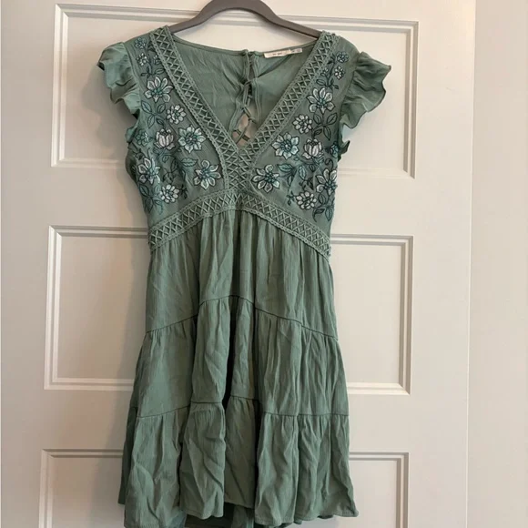 Green Floral Embroidered Mini Dress‎ Medium - Picture 3 of 3